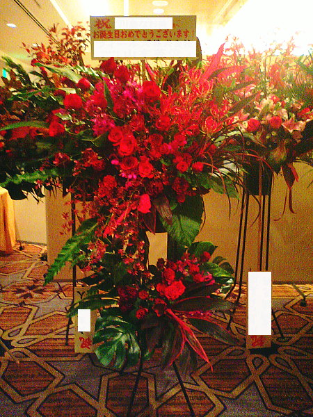 ホテルインターコンチネンタル東京ベイにお祝いスタンド花